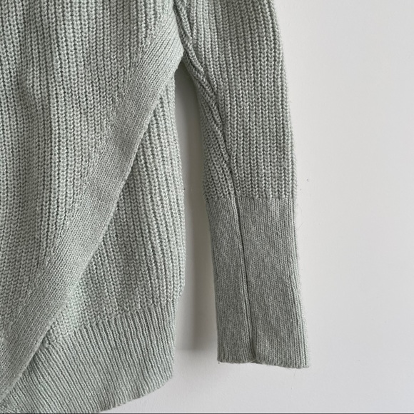 Banana Republic butterfly hem sweater - Picture 6 of 13